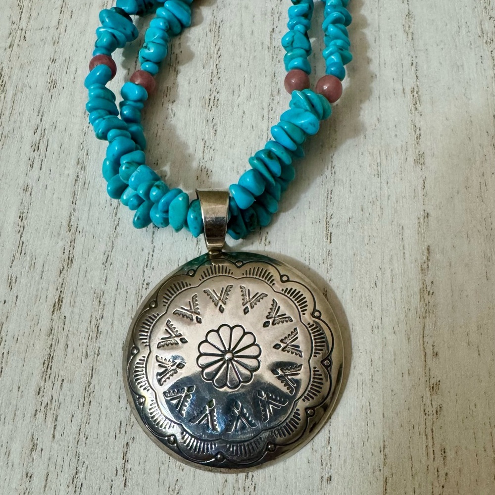 Q.T Sterling Silver 925 turquoise doubler row necklace with concho pendant. - Picture 3 of 6